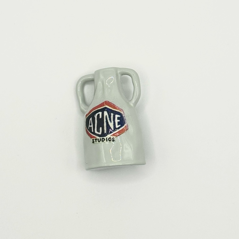 Brand new Acne Studios brooch w/ box – authentic, never worn. Ships fast.